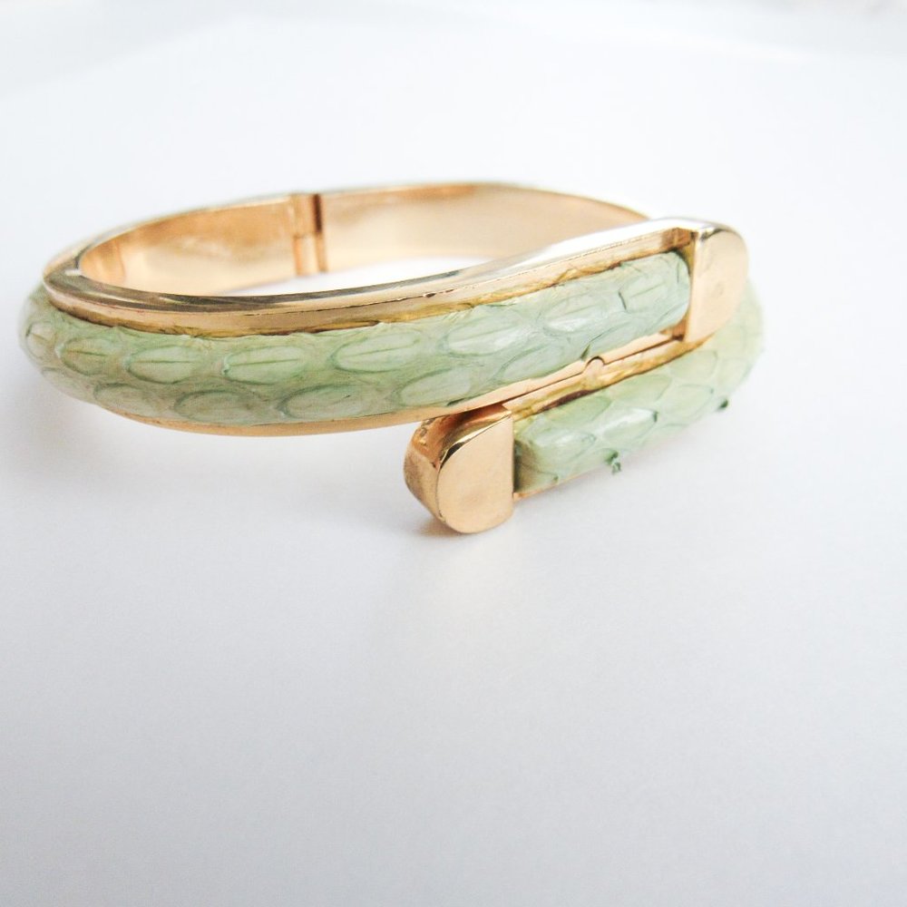 VINTAGE GOLD TONE GENUINE SNAKESKIN BANGLE BRACELET/ 6.5" wrist - Picture 6 of 11